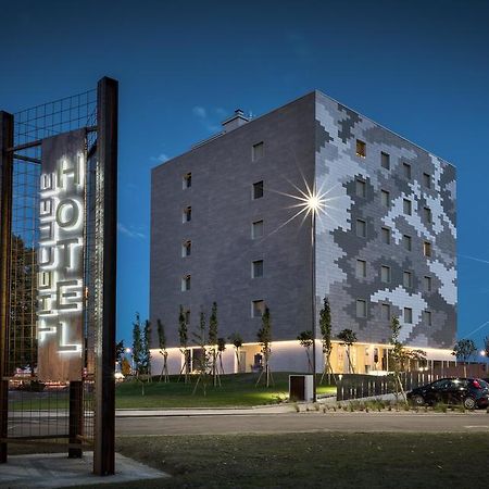 Hotel The Cube Fidenza Esterno foto