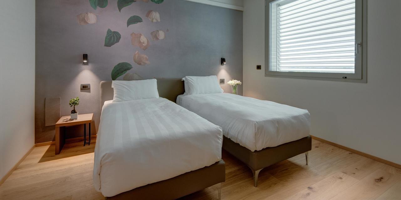 Hotel The Cube Fidenza Esterno foto