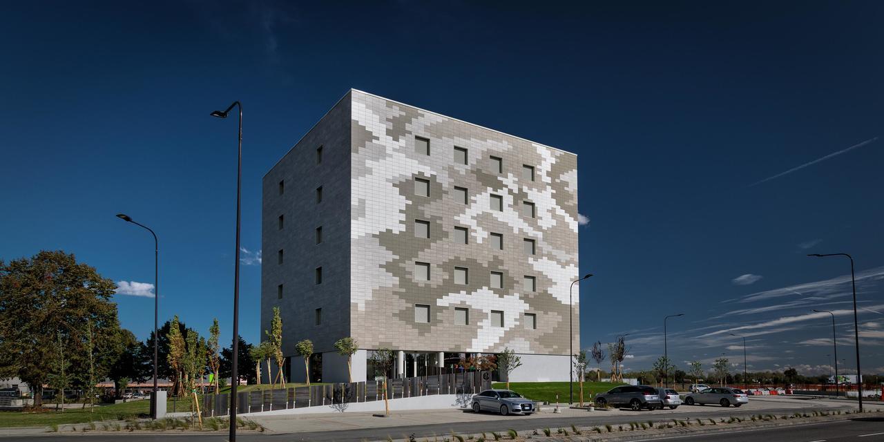 Hotel The Cube Fidenza Esterno foto