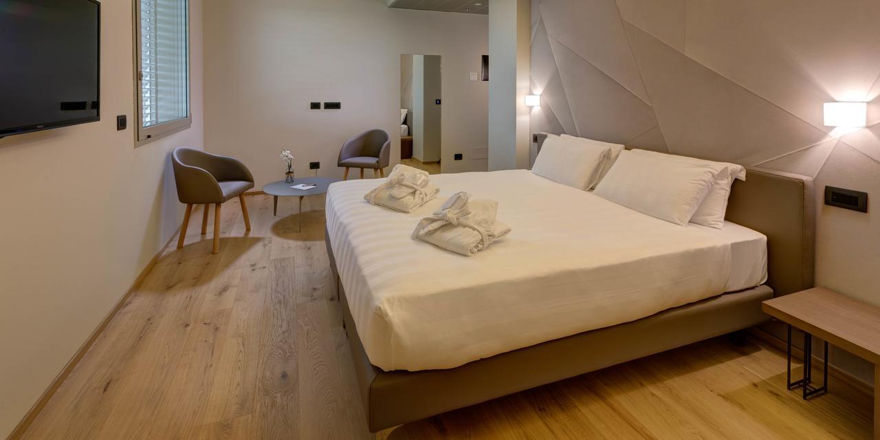 Hotel The Cube Fidenza Esterno foto