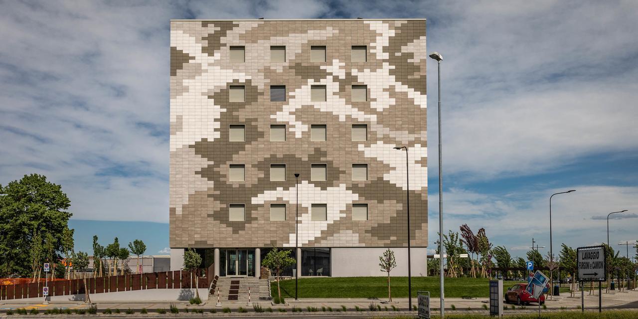 Hotel The Cube Fidenza Esterno foto