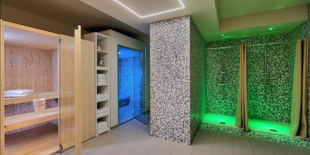 Hotel The Cube Fidenza Esterno foto