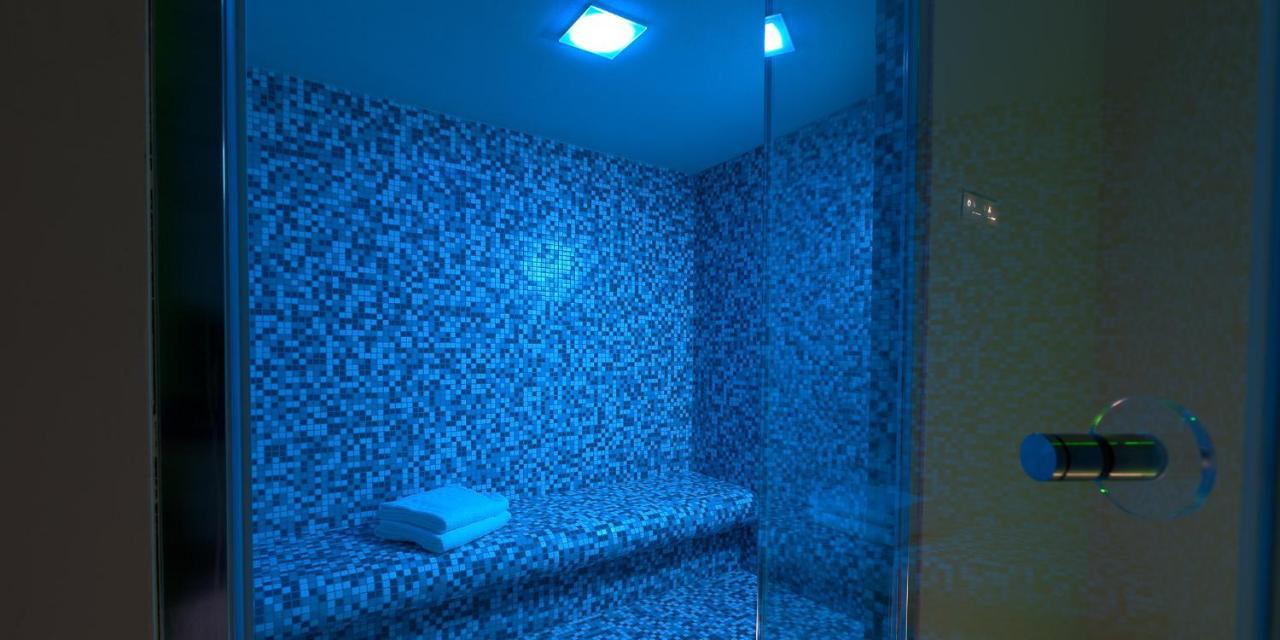 Hotel The Cube Fidenza Esterno foto