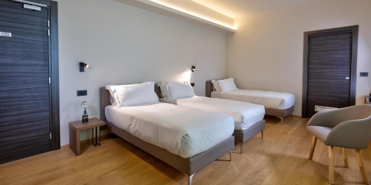 Hotel The Cube Fidenza Esterno foto